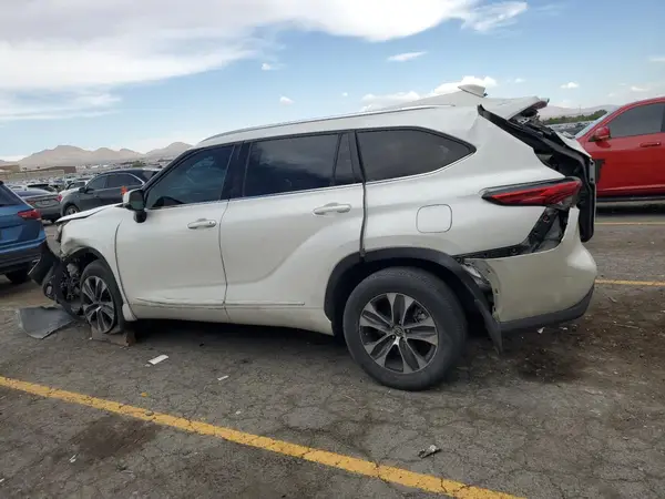 5TDHZRBH7MS536124 2021 TOYOTA HIGHLANDER - Image 2
