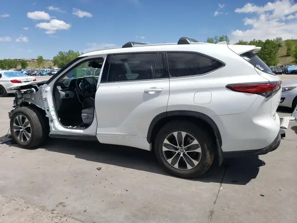 5TDHZRBH7NS180081 2022 TOYOTA HIGHLANDER - Image 2