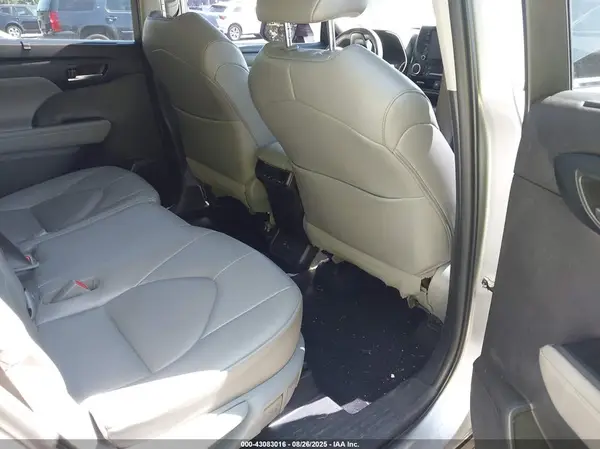 5TDHZRBH7NS209031 2022 TOYOTA HIGHLANDER - Image 8
