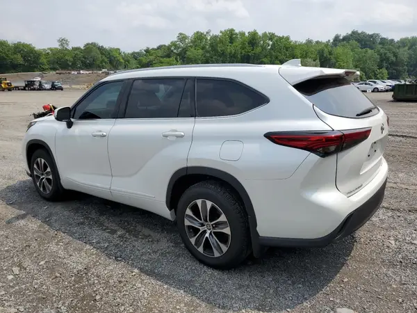 5TDHZRBH7NS233264 2022 TOYOTA HIGHLANDER - Image 2