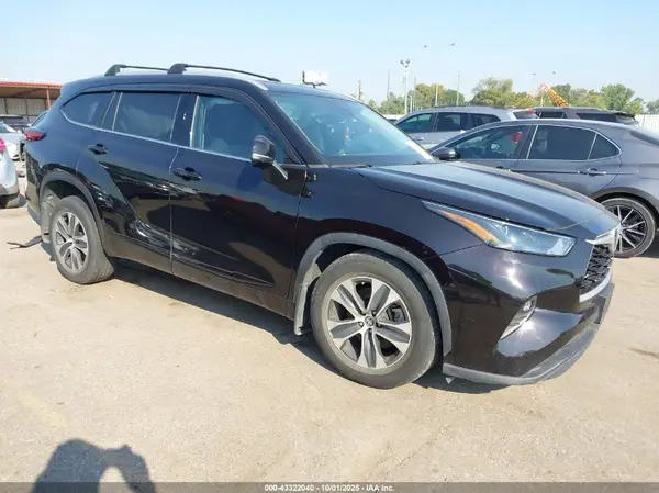 5TDHZRBH7NS239274 2022 TOYOTA HIGHLANDER - Image 1