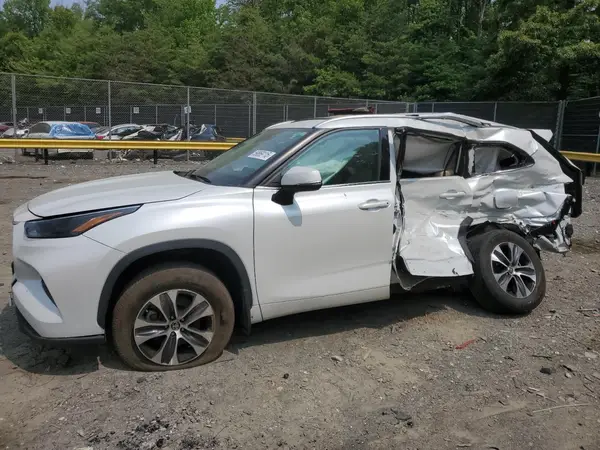 5TDHZRBH7NS563387 2022 TOYOTA HIGHLANDER - Image 1
