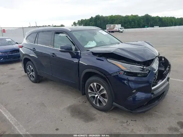5TDHZRBH7NS570680 2022 TOYOTA HIGHLANDER - Image 1