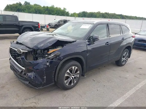 5TDHZRBH7NS570680 2022 TOYOTA HIGHLANDER - Image 2