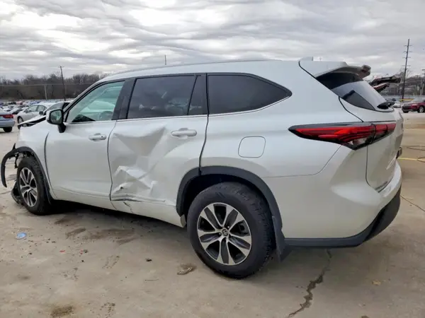 5TDHZRBH7NS572462 2022 TOYOTA HIGHLANDER - Image 2