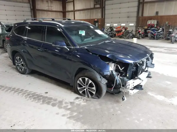 5TDHZRBH7NS573045 2022 TOYOTA HIGHLANDER - Image 1