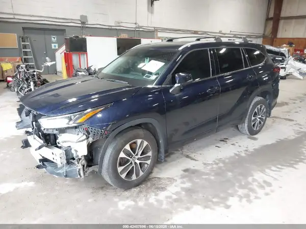 5TDHZRBH7NS573045 2022 TOYOTA HIGHLANDER - Image 2