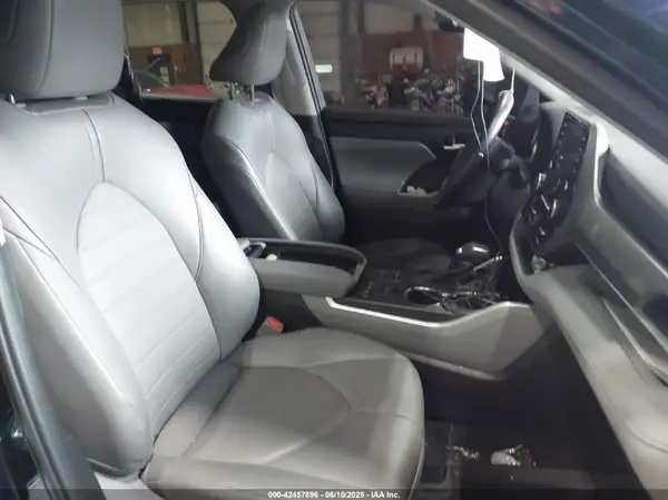 5TDHZRBH7NS573045 2022 TOYOTA HIGHLANDER - Image 8