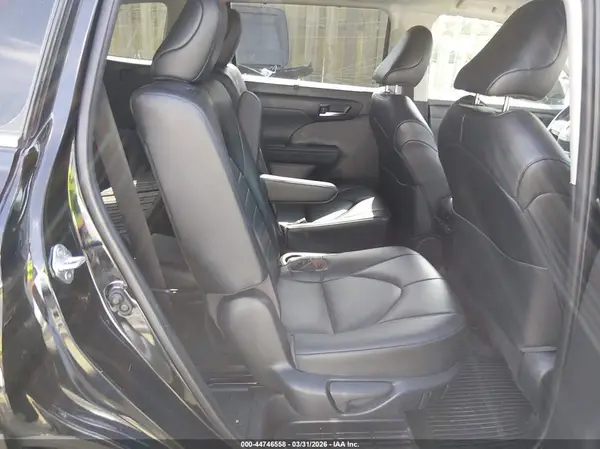 5TDHZRBH7NS581808 2022 TOYOTA HIGHLANDER - Image 8