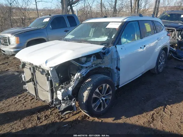 5TDHZRBH7NS586846 2022 TOYOTA HIGHLANDER - Image 2