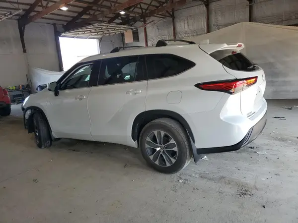 5TDHZRBH7NS589004 2022 TOYOTA HIGHLANDER - Image 2
