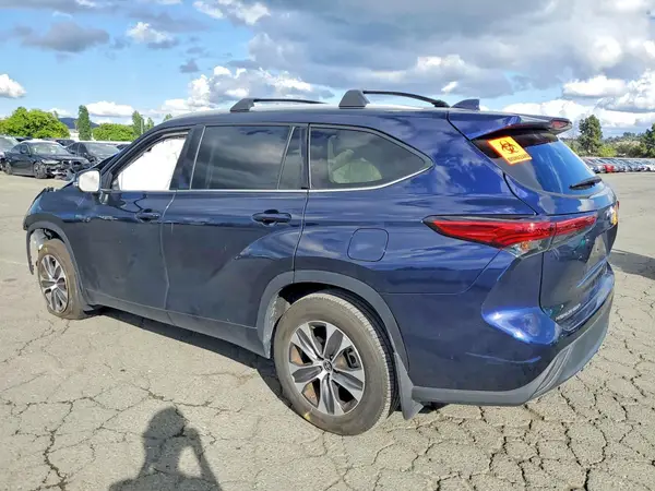 5TDHZRBH7NS595966 2022 TOYOTA HIGHLANDER - Image 2