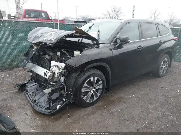 5TDHZRBH8LS009983 2020 TOYOTA HIGHLANDER - Image 2