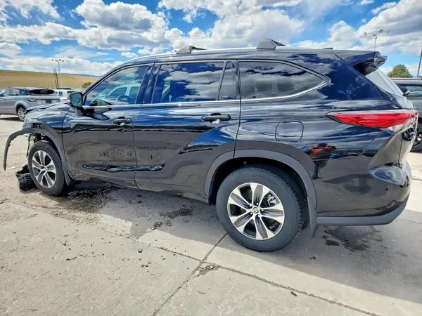 5TDHZRBH8LS504829 2020 TOYOTA HIGHLANDER - Image 2