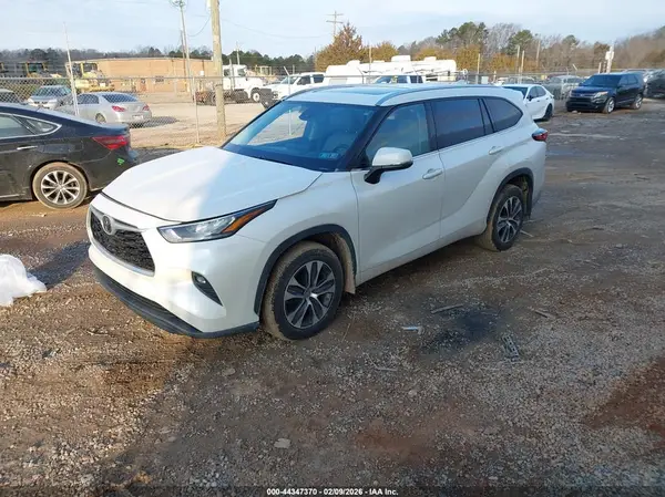 5TDHZRBH8LS522568 2020 TOYOTA HIGHLANDER - Image 2