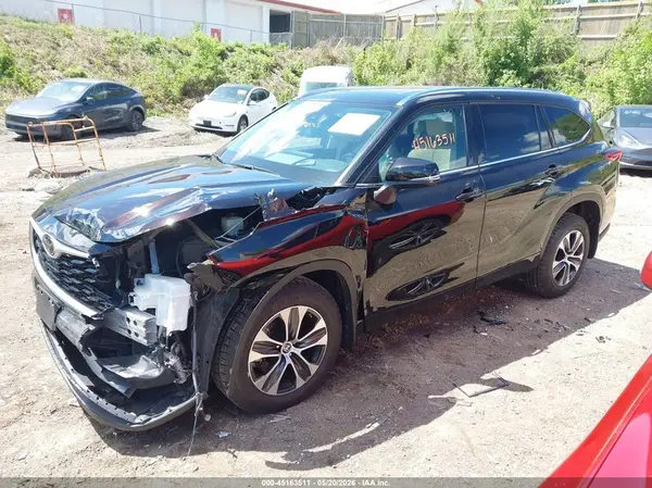 5TDHZRBH8MS072616 2021 TOYOTA HIGHLANDER - Image 2