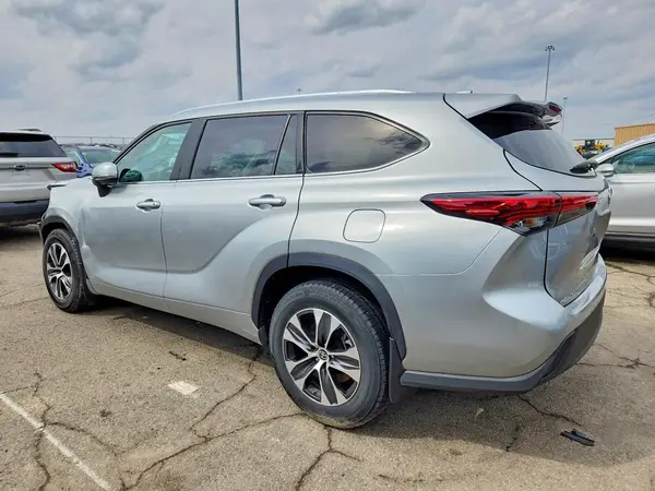 5TDHZRBH8MS100656 2021 TOYOTA HIGHLANDER - Image 2
