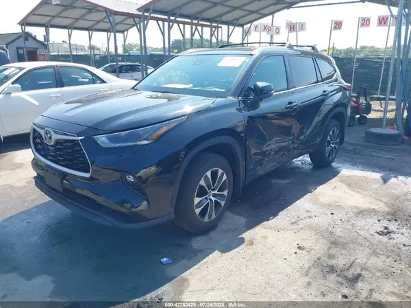 5TDHZRBH8MS108787 2021 TOYOTA HIGHLANDER - Image 2