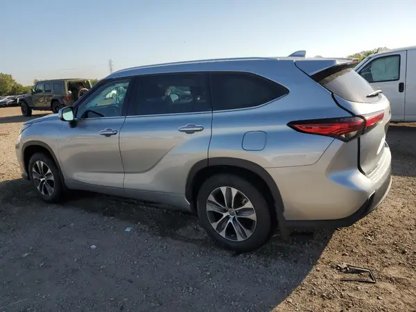 5TDHZRBH8MS110863 2021 TOYOTA HIGHLANDER - Image 2