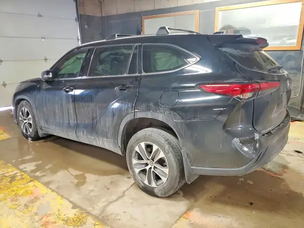 5TDHZRBH8MS129817 2021 TOYOTA HIGHLANDER - Image 2