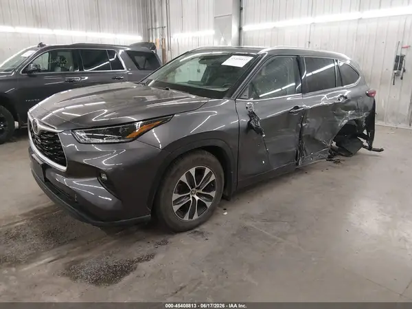 5TDHZRBH8MS135455 2021 TOYOTA HIGHLANDER - Image 2