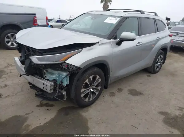 5TDHZRBH8MS142051 2021 TOYOTA HIGHLANDER - Image 2