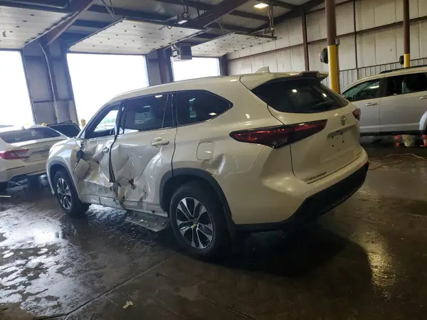5TDHZRBH8MS546421 2021 TOYOTA HIGHLANDER - Image 2