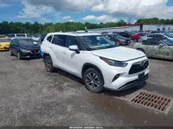 5TDHZRBH8NS163757 2022 TOYOTA HIGHLANDER