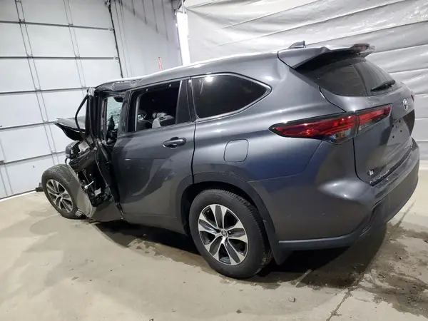 5TDHZRBH8NS164388 2022 TOYOTA HIGHLANDER - Image 2