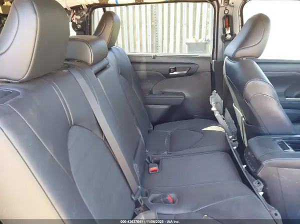 5TDHZRBH8NS242636 2022 TOYOTA HIGHLANDER - Image 8