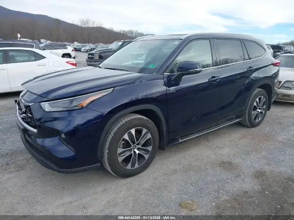 5TDHZRBH8NS251854 2022 TOYOTA HIGHLANDER - Image 2
