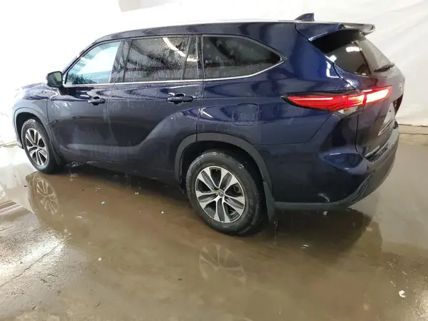 5TDHZRBH8NS566380 2022 TOYOTA HIGHLANDER - Image 2