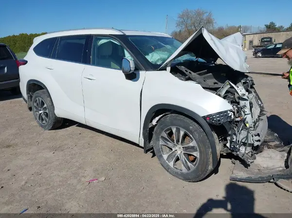 5TDHZRBH8NS577430 2022 TOYOTA HIGHLANDER - Image 1