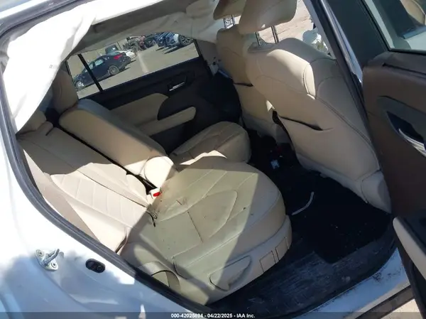 5TDHZRBH8NS577430 2022 TOYOTA HIGHLANDER - Image 8