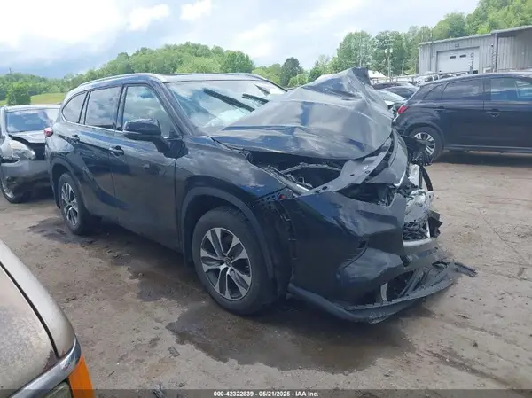 5TDHZRBH8NS582062 2022 TOYOTA HIGHLANDER - Image 1