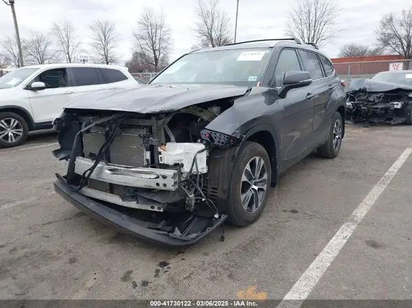 5TDHZRBH8NS594485 2022 TOYOTA HIGHLANDER - Image 2