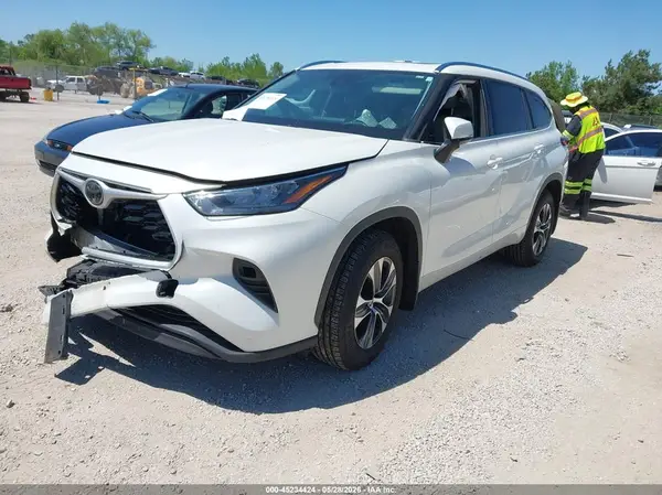 5TDHZRBH9LS502717 2020 TOYOTA HIGHLANDER - Image 2