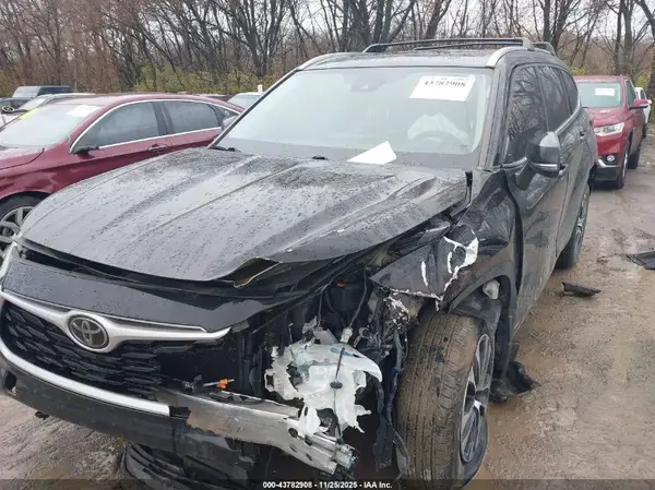 5TDHZRBH9LS505004 2020 TOYOTA HIGHLANDER - Image 2