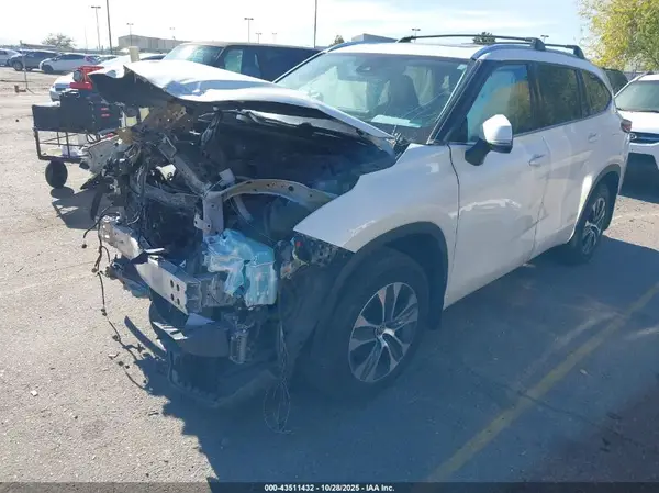 5TDHZRBH9LS519615 2020 TOYOTA HIGHLANDER - Image 2