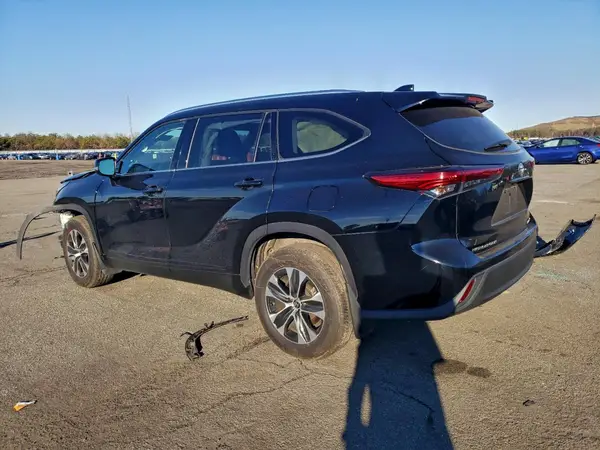 5TDHZRBH9MS097654 2021 TOYOTA HIGHLANDER - Image 2