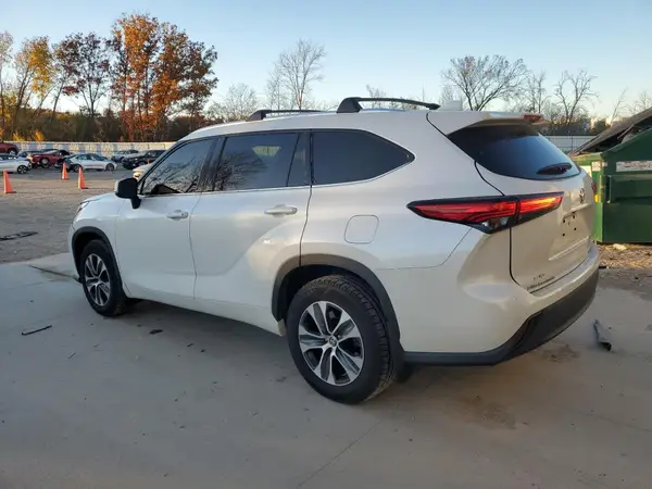 5TDHZRBH9MS134783 2021 TOYOTA HIGHLANDER - Image 2