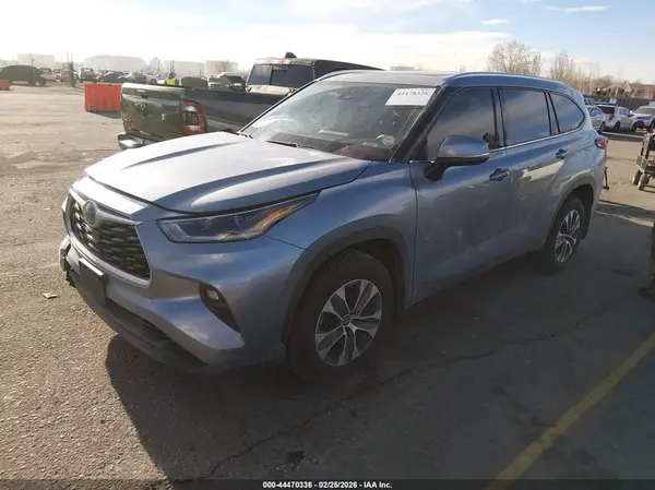 5TDHZRBH9MS154547 2021 TOYOTA HIGHLANDER - Image 2