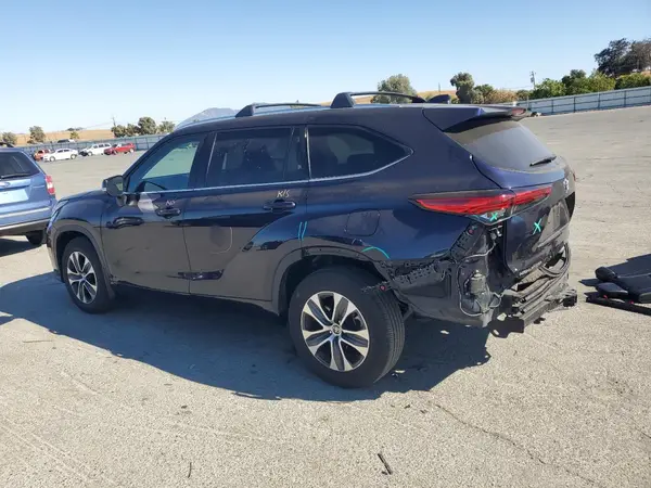 5TDHZRBH9MS156864 2021 TOYOTA HIGHLANDER - Image 2