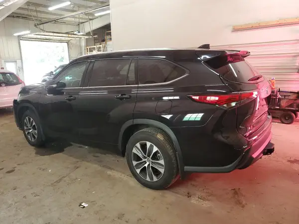 5TDHZRBH9MS157352 2021 TOYOTA HIGHLANDER - Image 2