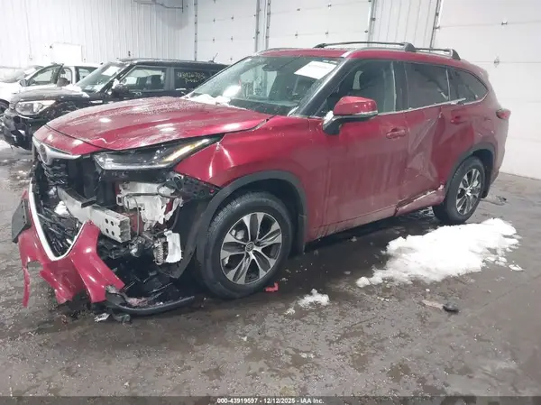 5TDHZRBH9MS523245 2021 TOYOTA HIGHLANDER - Image 2