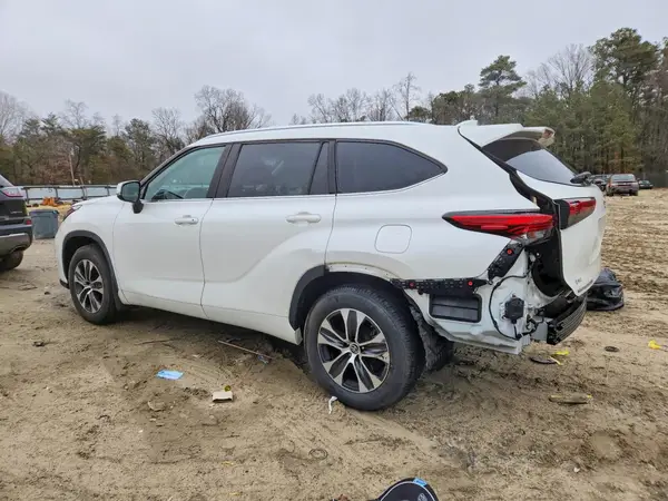 5TDHZRBH9MS523326 2021 TOYOTA HIGHLANDER - Image 2