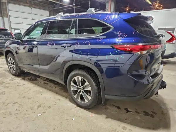 5TDHZRBH9MS529501 2021 TOYOTA HIGHLANDER - Image 2