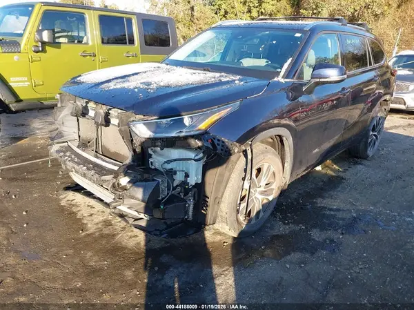 5TDHZRBH9MS532690 2021 TOYOTA HIGHLANDER - Image 2