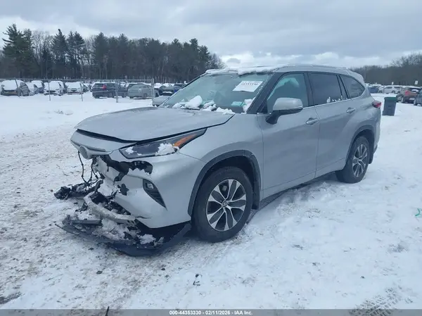 5TDHZRBH9MS539476 2021 TOYOTA HIGHLANDER - Image 2
