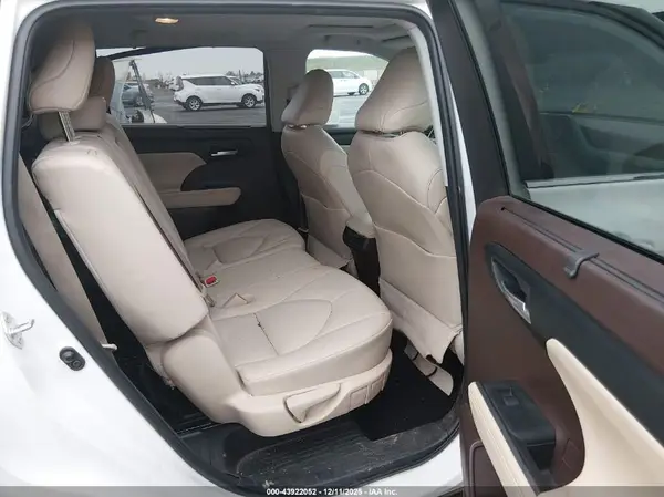 5TDHZRBH9MS547187 2021 TOYOTA HIGHLANDER - Image 8
